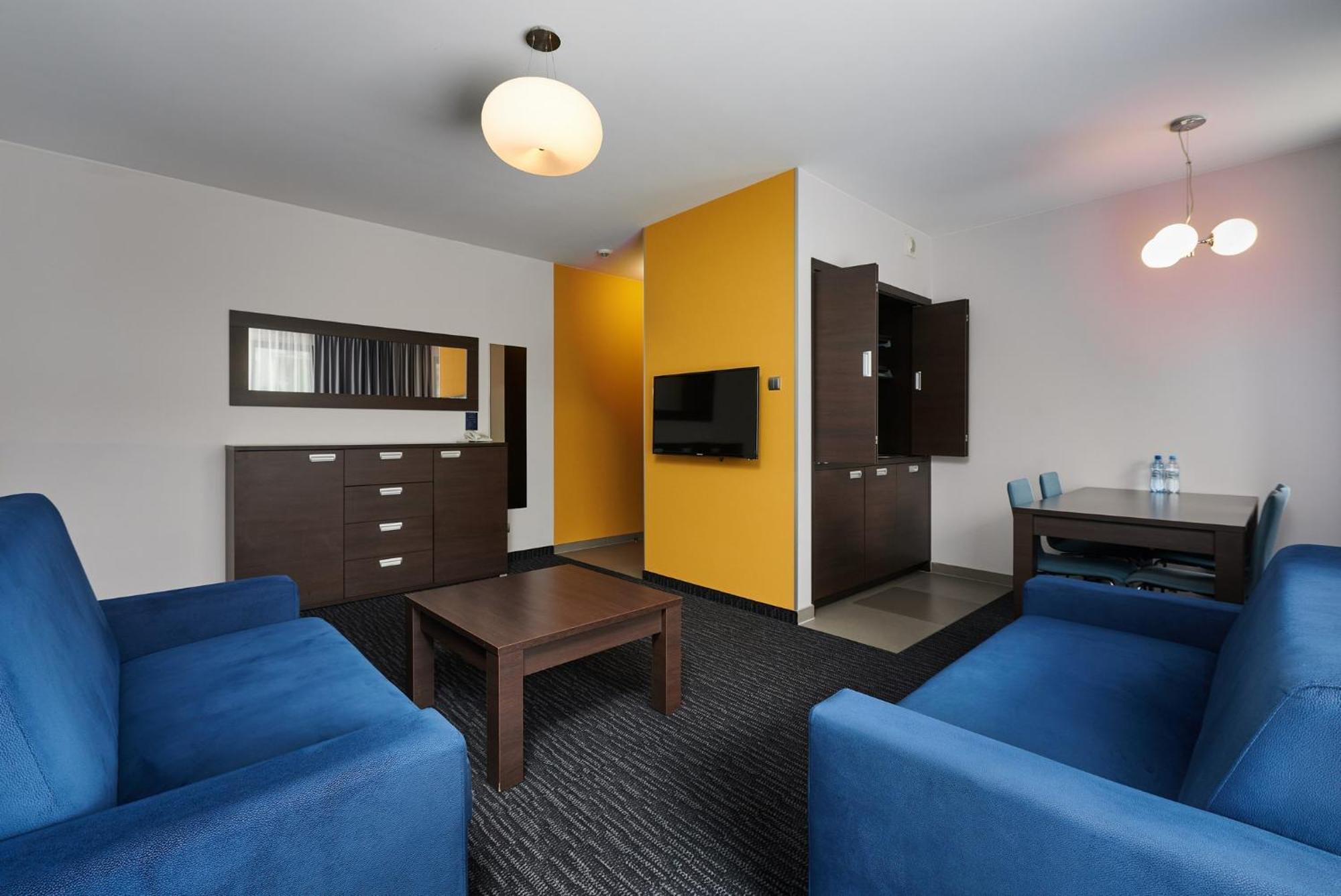 Studio Plus 2 Single Beds,1624769951:JPEG