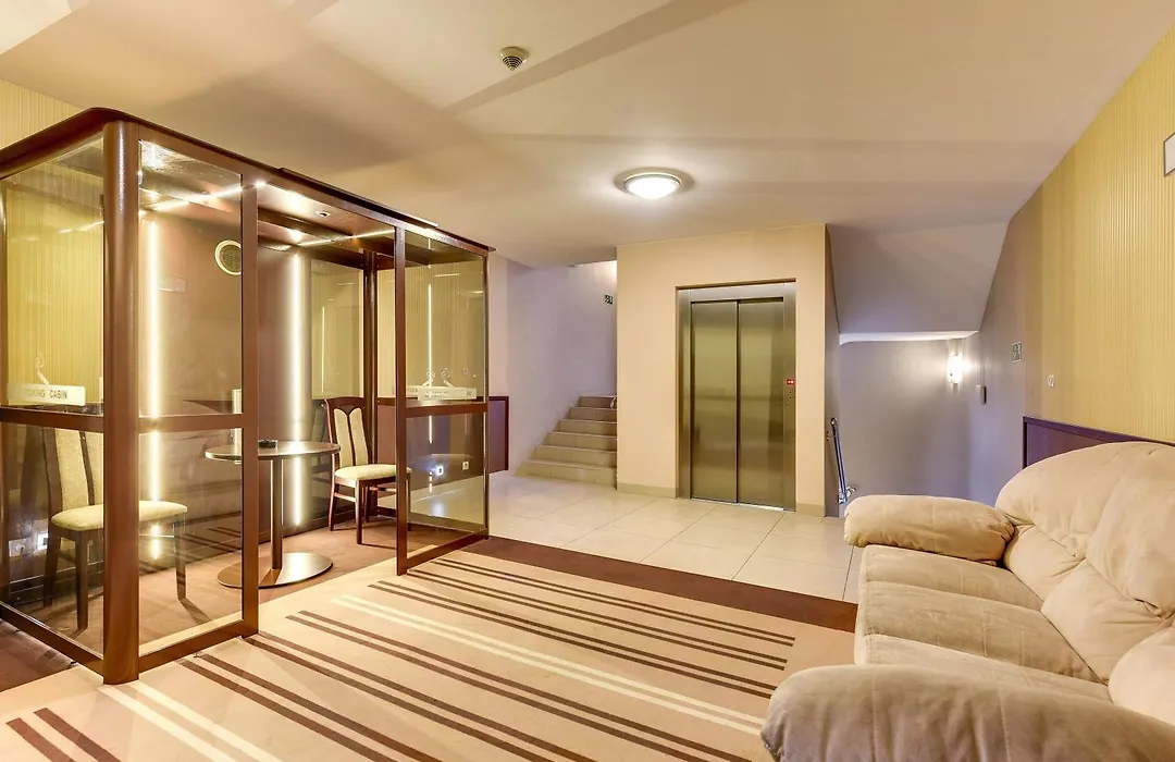 Amber Hotel-1